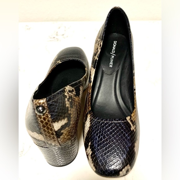 Donald J Pliner $218 Navy-Corin Snakeskin Blocked Heel Square toe Pump 7.5N - Picture 7 of 13